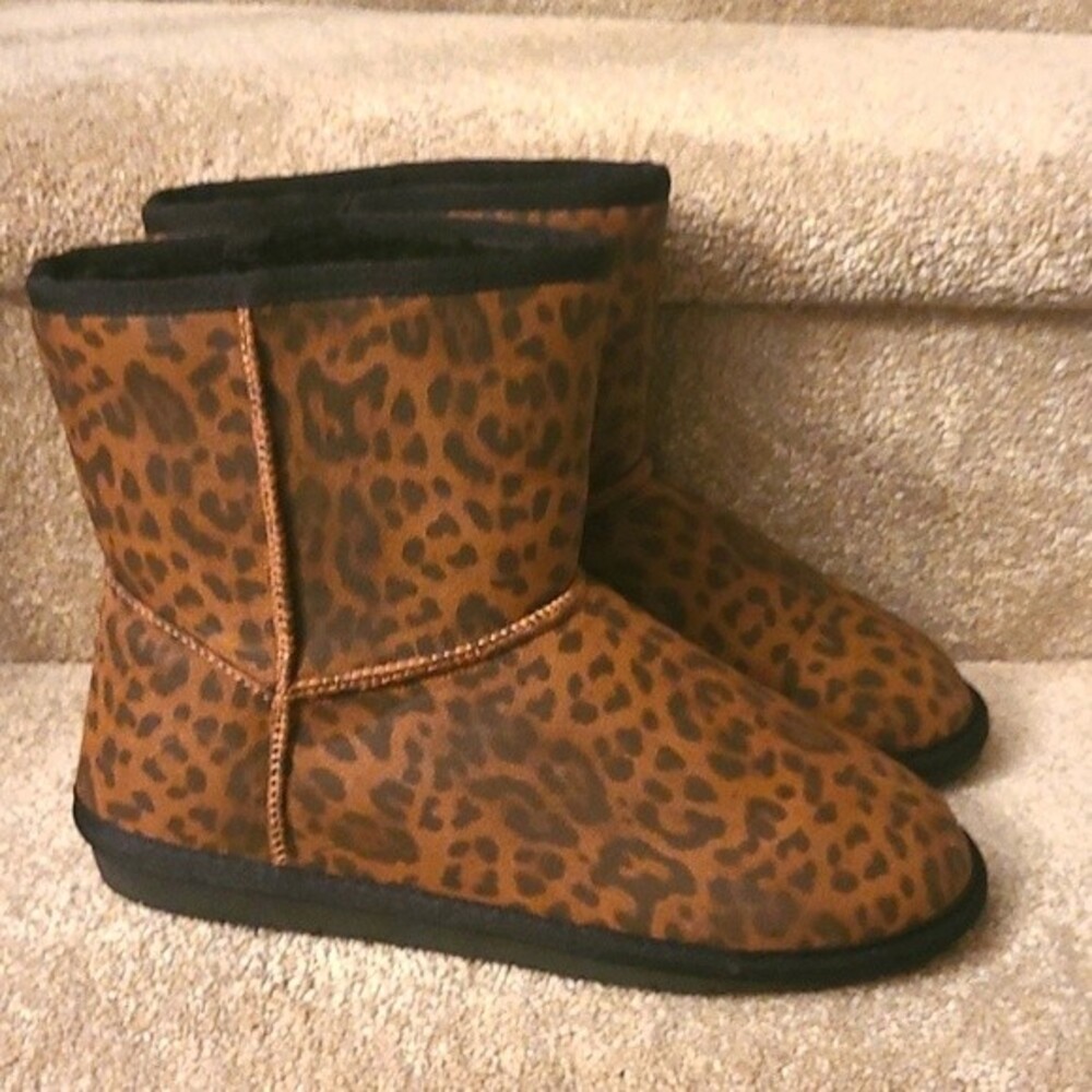 True Craft Leopard Print PU Polly 2 Boots Size 8 Inner Faux Fur Lining